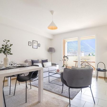 Modern Apartment Close To Martigny Train Station Bagian luar foto