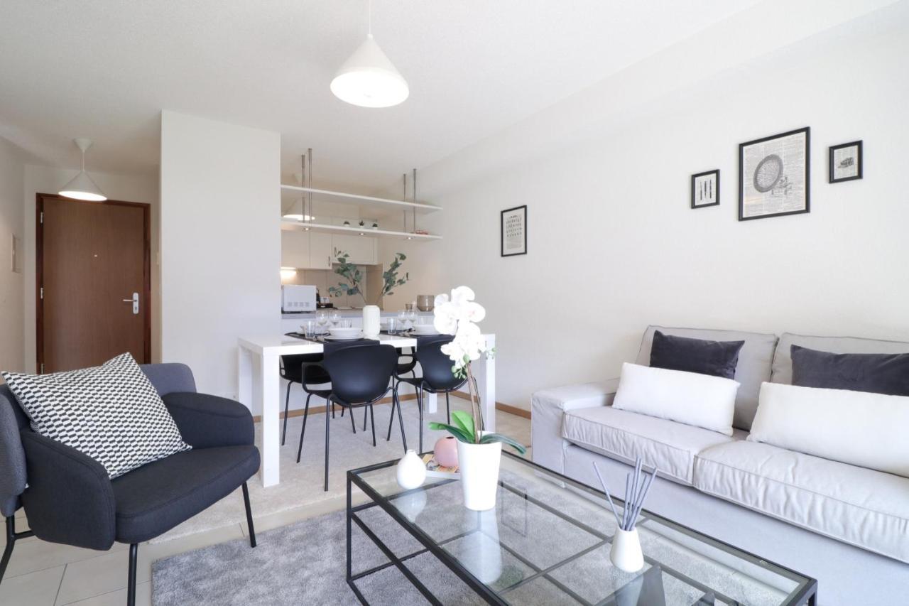 Modern Apartment Close To Martigny Train Station Bagian luar foto