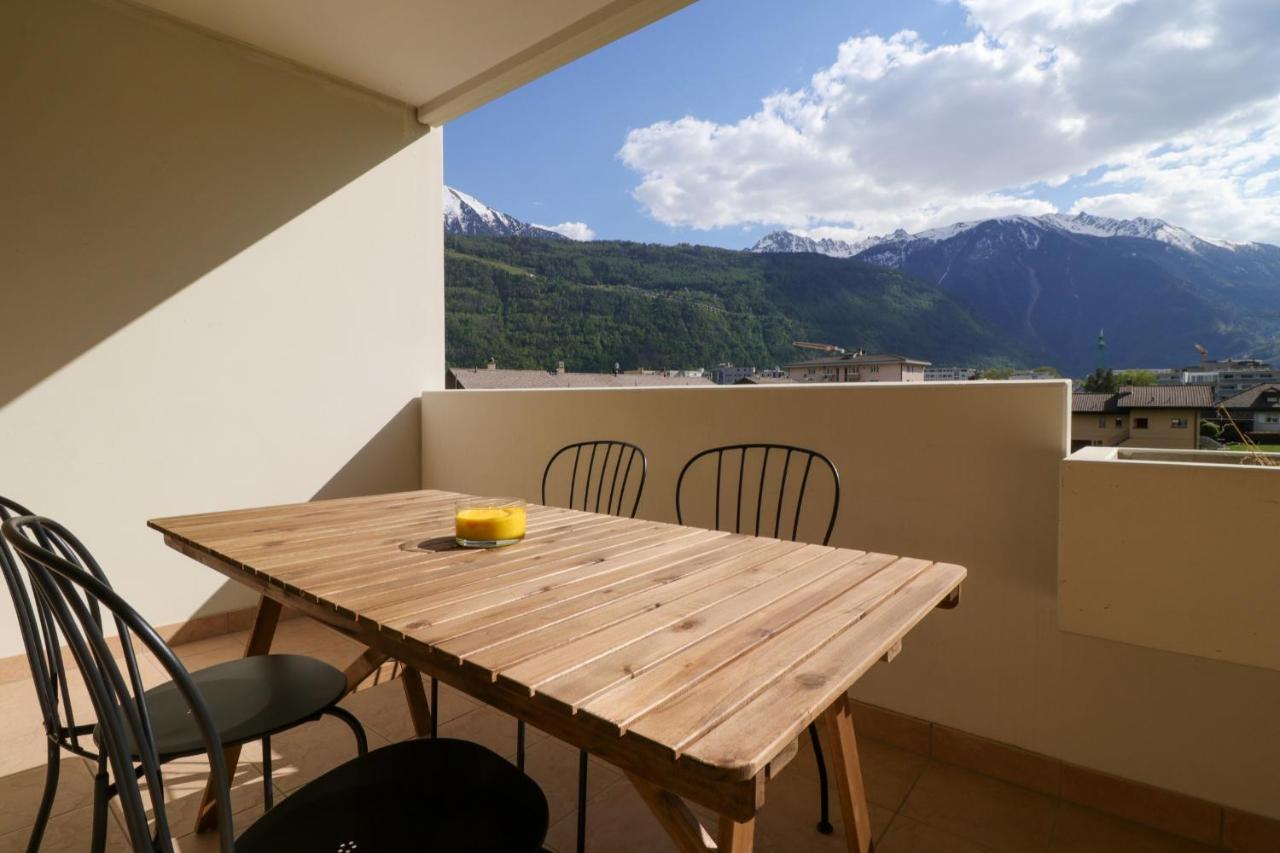 Modern Apartment Close To Martigny Train Station Bagian luar foto