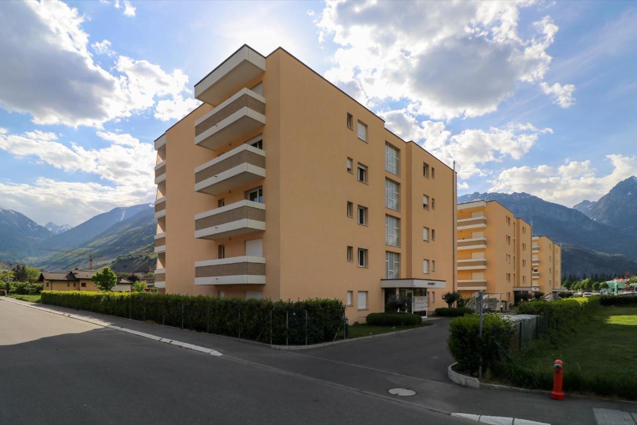 Modern Apartment Close To Martigny Train Station Bagian luar foto