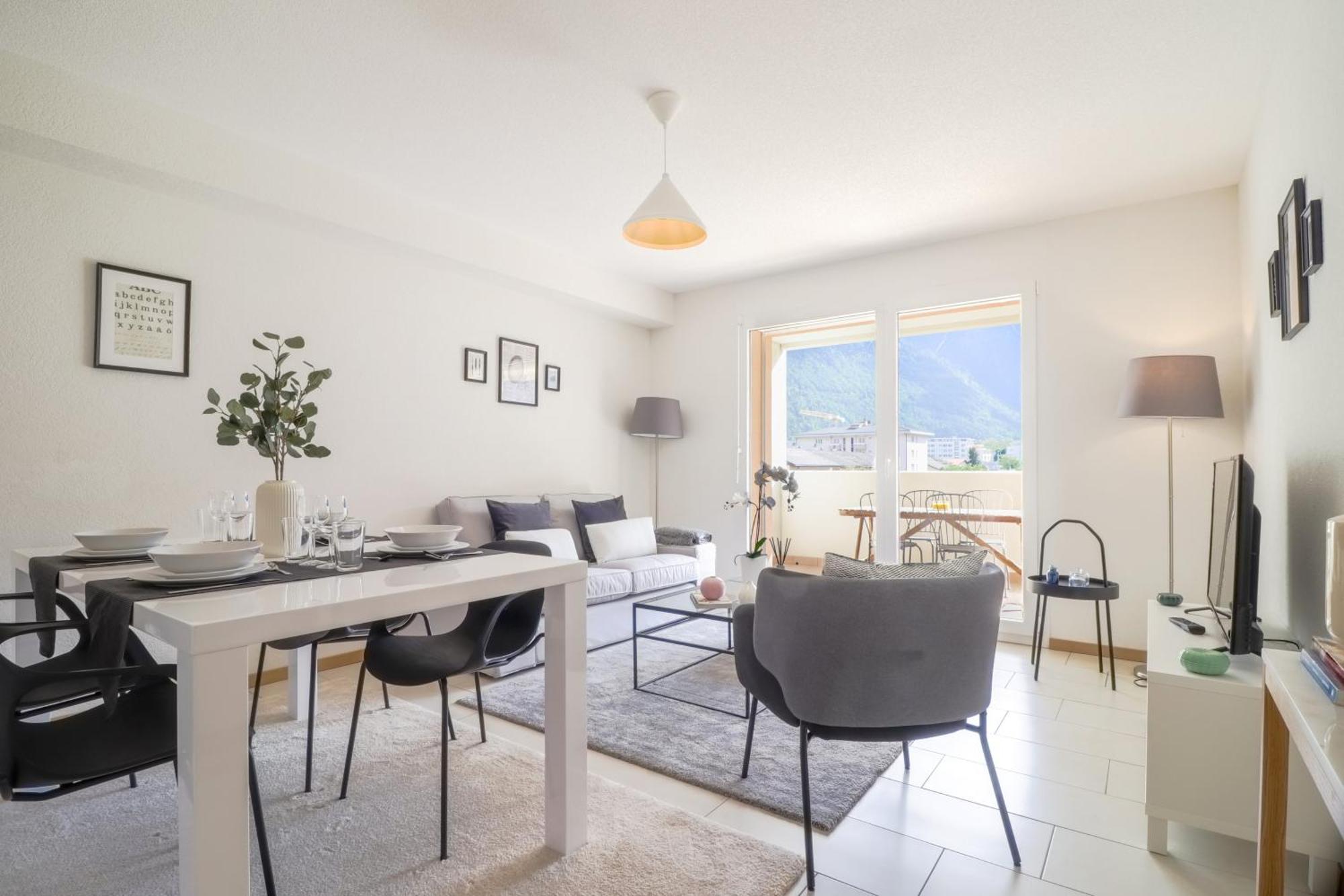 Modern Apartment Close To Martigny Train Station Bagian luar foto